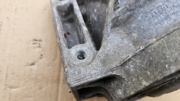 AUDI 80 B4 CABRIO Engine Mount 8A0199352 image 6