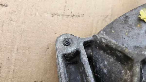 AUDI 80 B4 CABRIO Engine Mount 8A0199352 image 7