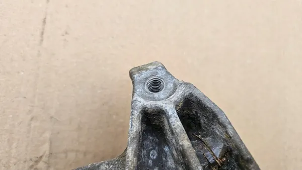 AUDI 80 B4 CABRIO Engine Mount 8A0199352 image 8