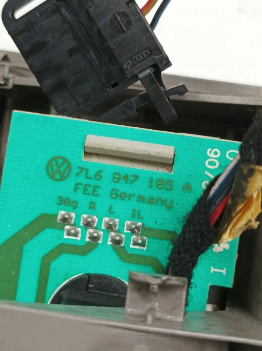 OEM 7L6867508F Kattoikkovalaisin Volkswagen Touaregille image 4