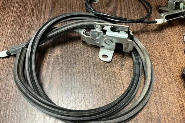 IVECO DAILY Türschloss hinten links 500329770 image 9