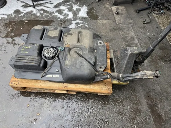 Polttoainesäiliö OEM 8200896213 pumpulla Renaultille image 2