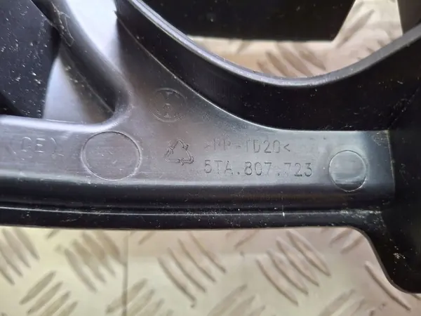 Guia de para-choque dianteiro Volkswagen OE 5TA807723 image 3