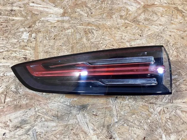 Lanterna traseira LED esquerda OEM 9Y0945095H - Usada image 2
