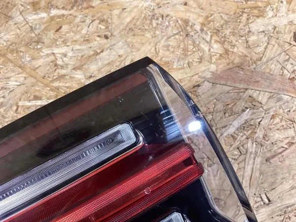 Lanterna traseira LED esquerda OEM 9Y0945095H - Usada image 3