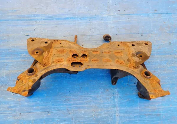 Suzuki SX4 06-12 Vorderachsträger OEM image 4