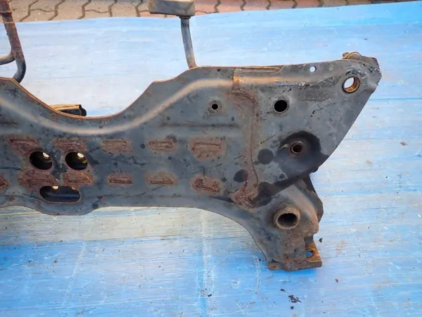 Suzuki SX4 06-12 Vorderachsträger OEM image 9