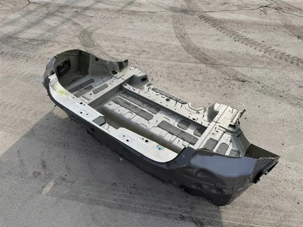 OEM PAS TYLNY WANNA takapaneeli Mercedes CLA W118 image 3