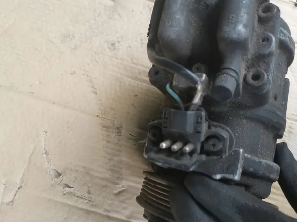 Mercedes W124 Ilmastointikompressori 1161300515 image 4