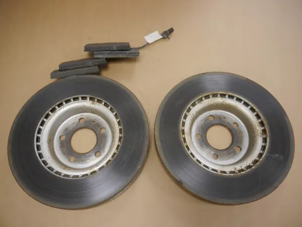 Audi Q5 8R Etujarrutlevyt & Palat OEM 4G0615301 image 2