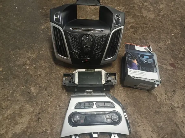 FORD FM5T18B955DB Radio Navigationsdisplay Set image 3