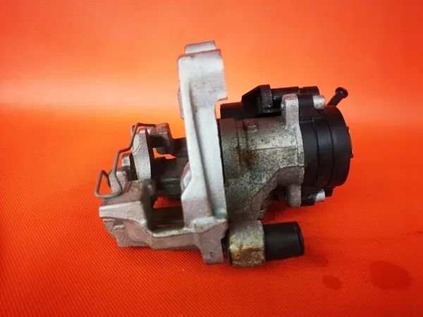 Audi TT 8S Takajarrusatula Vasemmalla 300mm Moottori 49KM 5q0615405cr image 3