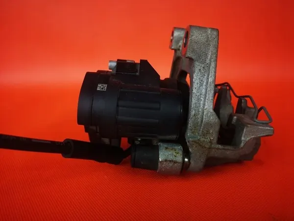 Audi TT 8S Takajarrusatula Vasemmalla 300mm Moottori 49KM 5q0615405cr image 4