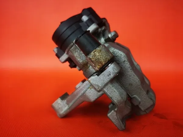 Audi TT 8S Takajarrusatula Vasemmalla 300mm Moottori 49KM 5q0615405cr image 8