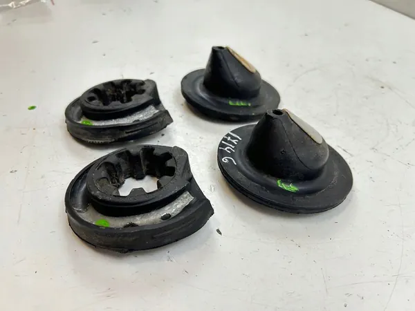 2019 Mercedes-Benz CLA C117 X117 W117 Bakre fjädrar gummi A2463250684 image 2