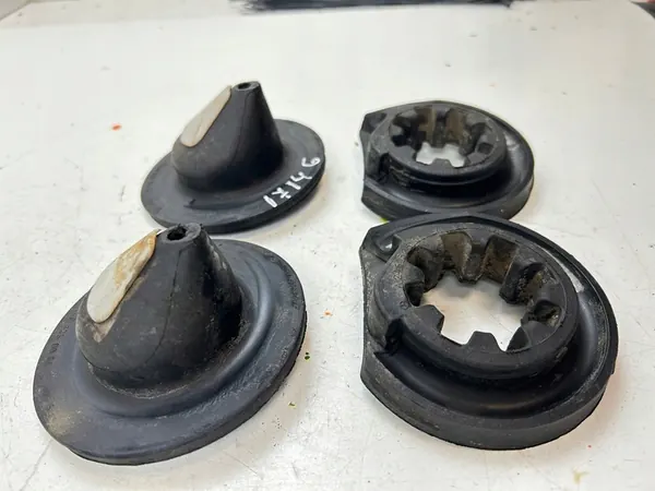 2019 Mercedes-Benz CLA C117 X117 W117 Bakre fjädrar gummi A2463250684 image 3