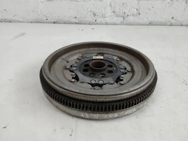 Conjunto de embreagem Audi A3 S3 8V 2018 06K105266P image 2