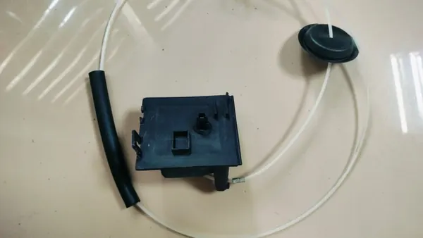 Bränsletankslucka låsaktuator Jeep Cherokee KL 68140743AC image 2