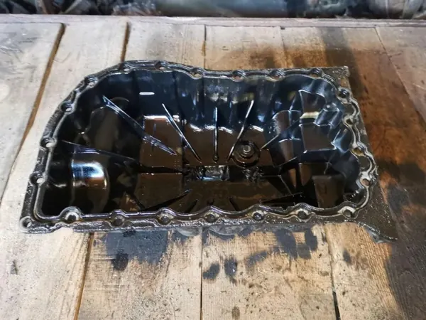 Cárter de aceite Mitsubishi OE OEM 7700111746 para Carisma image 2