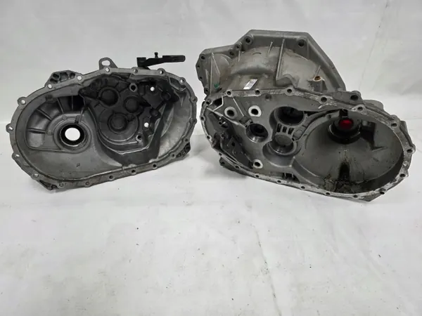 Cárter da Caixa Renault OEM G9UX83 820045 image 2