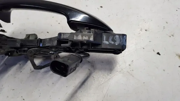 Etumma oikea ovenkahva VW Passat CC LC9X image 10