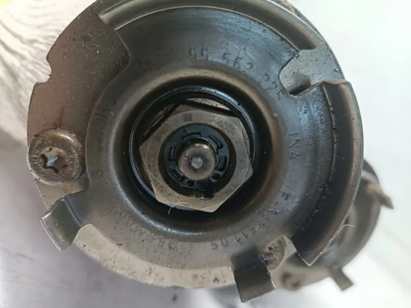 Opel Astra J 1.4 Avgas kamaxel OEM 55562225 image 3