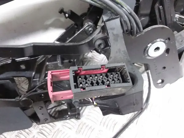 2007 Opel Astra H Cabrio Roof Hinge 13300110400 image 2