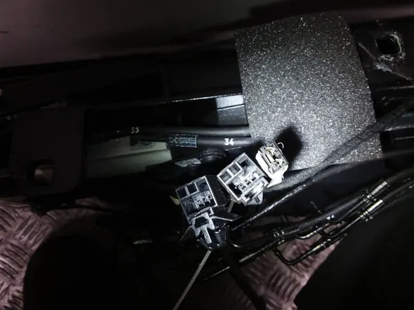 2007 Opel Astra H Cabrio Roof Hinge 13300110400 image 4