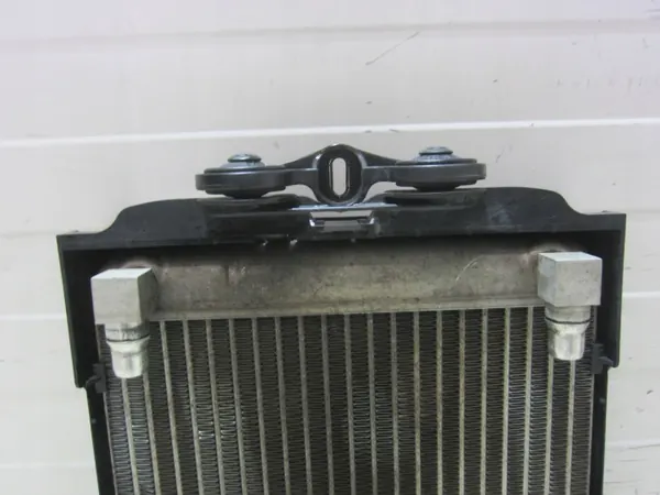 BMW Moottoriöljynjäähdytin OEM 79038901 7-sarja F02 image 3