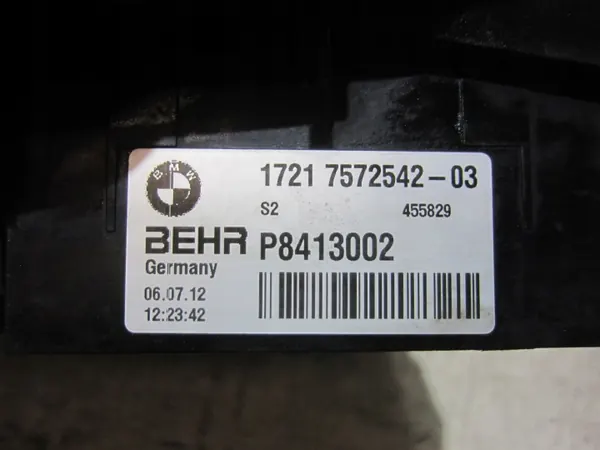 BMW Moottoriöljynjäähdytin OEM 79038901 7-sarja F02 image 8