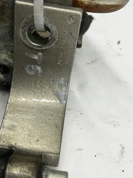 VW T5 Vorderer rechter Türscharnier oben + unten 7H0831412A image 2