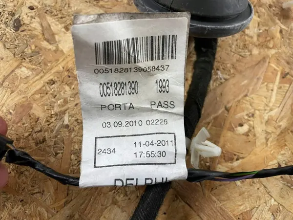 Fiat Punto Evo Etu Oikea Ovisilmukka OEM 00518281390 image 7