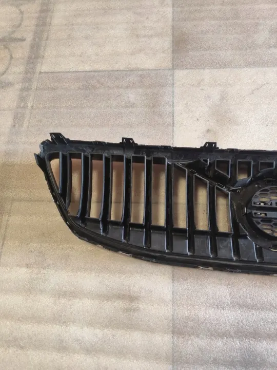 Grille Volvo V40 Lift 2016-2019 OEM KR 31425349 image 6