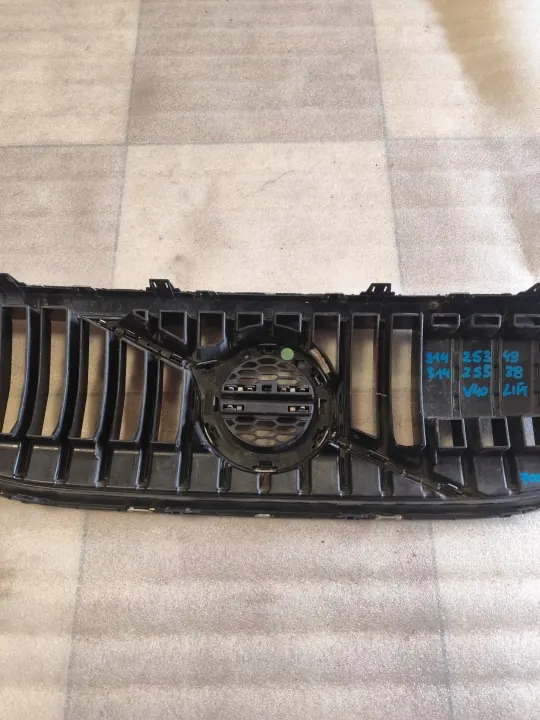 Grille Volvo V40 Lift 2016-2019 OEM KR 31425349 image 7