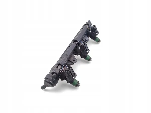 Rail d'injection Seat Ibiza 1.2 Essence 03E906031 image 5