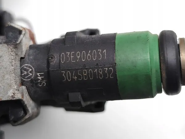 Rail d'injection Seat Ibiza 1.2 Essence 03E906031 image 7