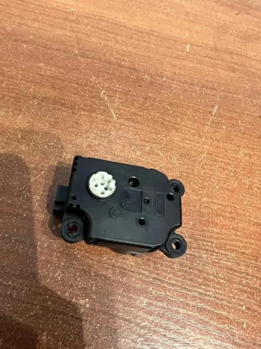 Jaguar OE D1943 fläktmotor för F-PACE 2018 Diesel image 3