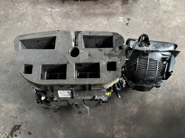 Aquecedor Maserati Levante 3.0D OEM 670034770 image 2