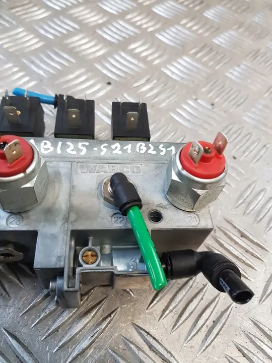 Soupape d'ouverture de porte WABCO 4726000220 - Occasion image 3