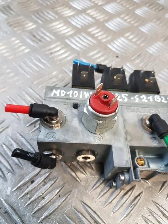 Soupape d'ouverture de porte WABCO 4726000220 - Occasion image 4