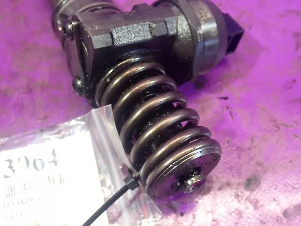 AUDI A4 B7 04-08 2.0 TDI Iniettore 038130079QX image 3