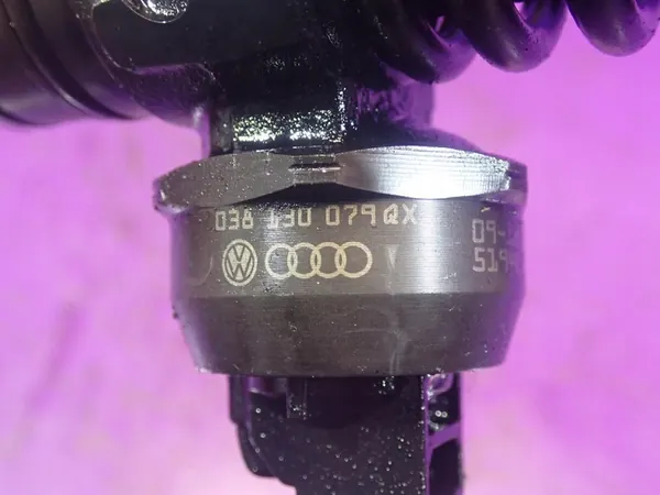 AUDI A4 B7 04-08 2.0 TDI Iniettore 038130079QX image 5