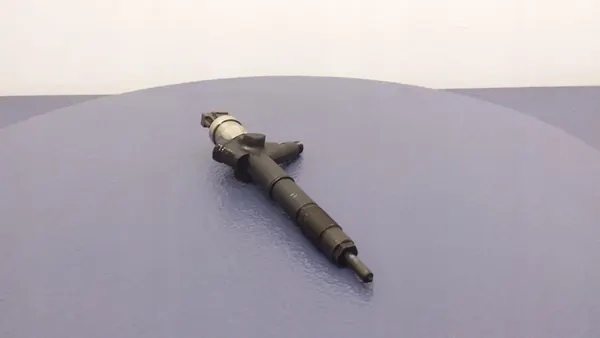 NISSAN PRIMERA P12 2.2D Injektor 16600AU600 image 2