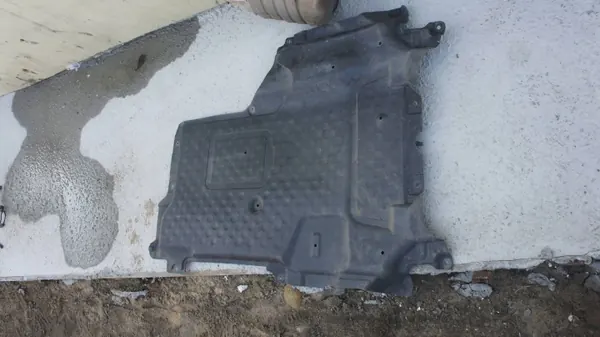 Mercedes-Benz motorsköld OEM A2135201660 - Begagnad image 2