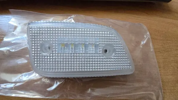 Mercedes Actros MP4 cabine markeerlicht rechts OEM 9608202856 image 2