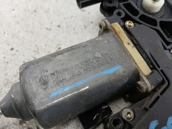 Régulateur de vitre gauche avant VW Golf III OEM 1H0959802A image 4