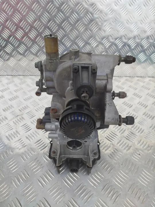 Válvula secadora de aire Scania OEM 1941953 - Usada image 5