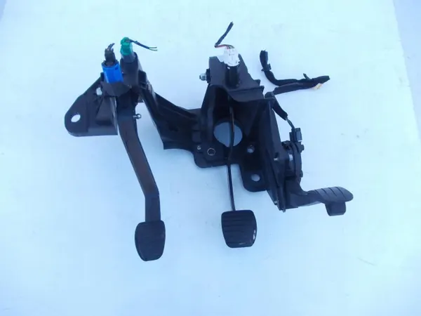 Kaasu kytkin jarrupoljin sarja OEM 180101626R Renault image 2