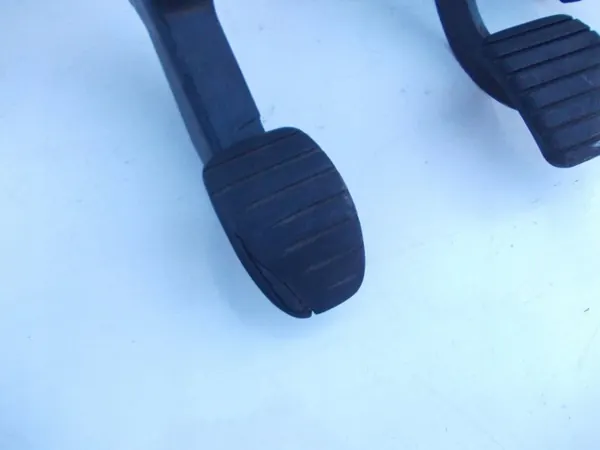 Kaasu kytkin jarrupoljin sarja OEM 180101626R Renault image 4
