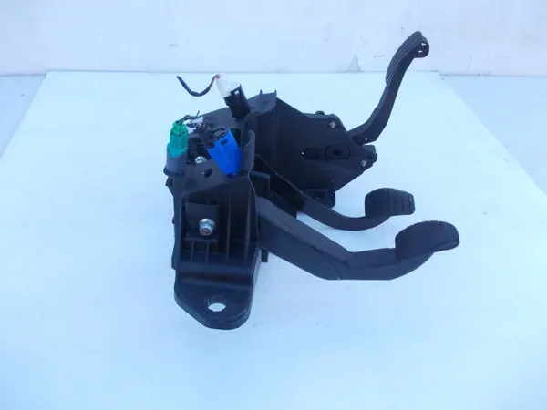 Kaasu kytkin jarrupoljin sarja OEM 180101626R Renault image 5